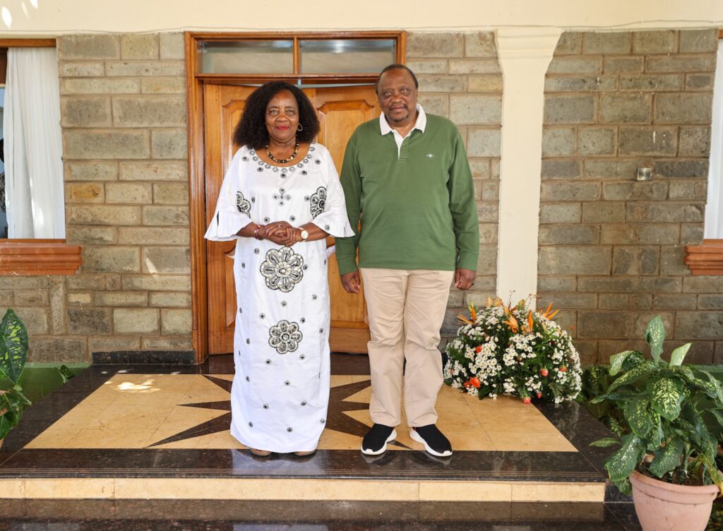 In Pictures! Uhuru visits Raila’s Grave at Kang’o Ka Jaramogi A Day After Burial